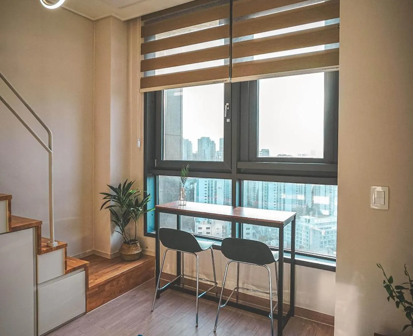 The Platinum Seoul Station - Free Parking, Transportation Hub, Seoul Station, Chungjeongro Station, Various Hot Places, High-Rise View